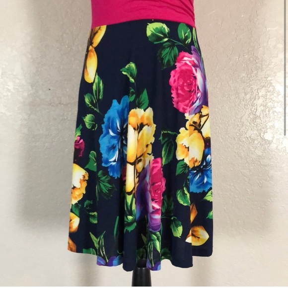 792 NWT Gilli V-neck Shortsleeved Solif Pink & Floral Print Dress. SzS - Picture 3 of 8